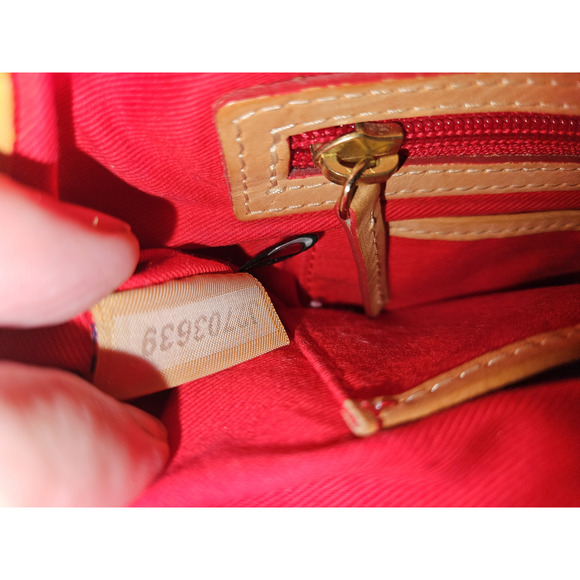 Dooney and Bourke Quilted Leather Handbag with COA - Picture 12 of 16